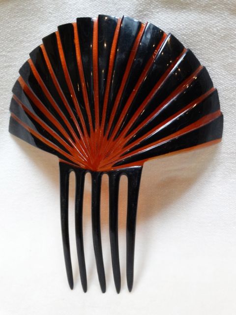 Art Deco Mantilla Comb, Red & Black