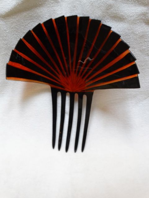 Art Deco Mantilla Comb, Red & Black