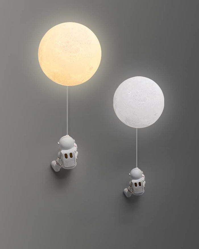 Astronaut Climbing Wall Light