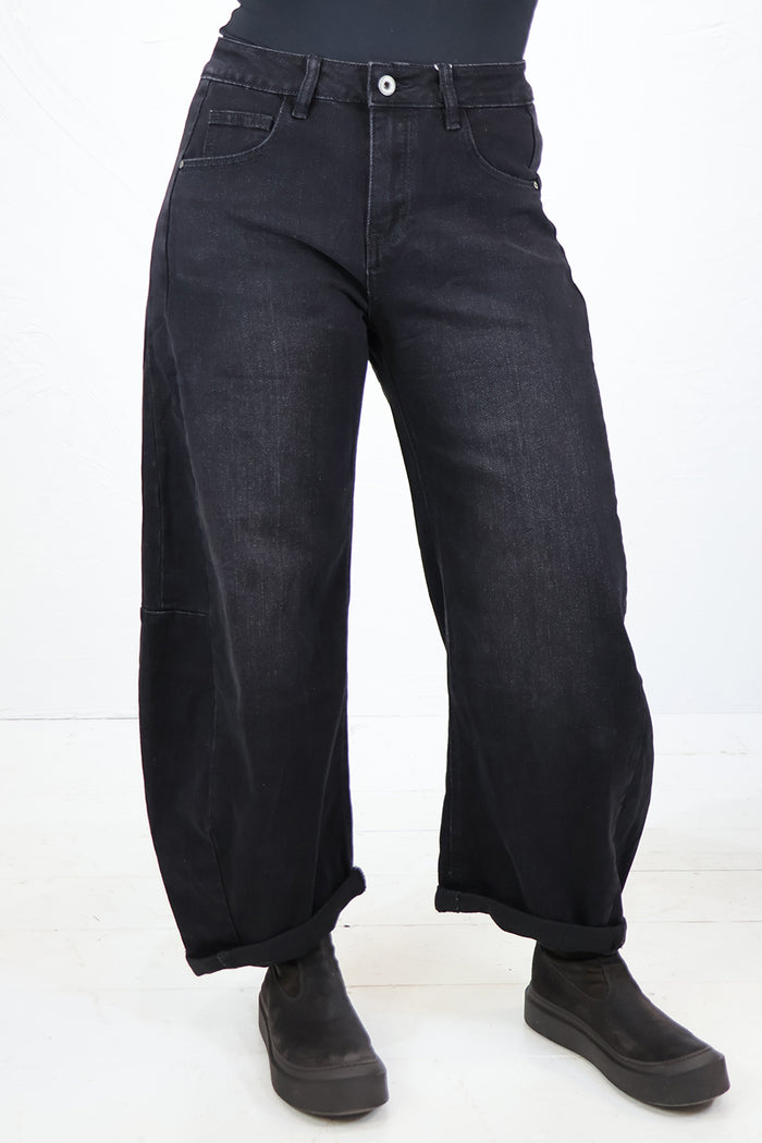 Blue Basics - The Perfect Barrel Jean 'Mounia'