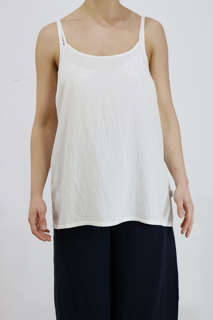 Elemente Clemente Doba Top in White