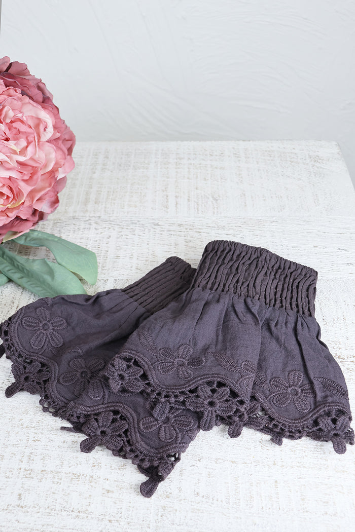 Ewa i Walla Elin Lace Cuffs - 4 Colours