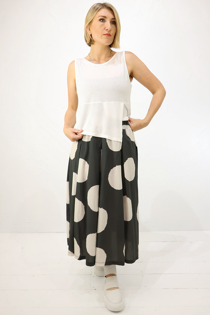 Lurdes Bergada Split Hem Vest U26-731- 2 Colours