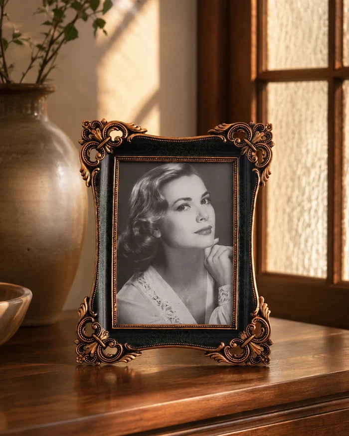 Vayle Victorian Photo Frame