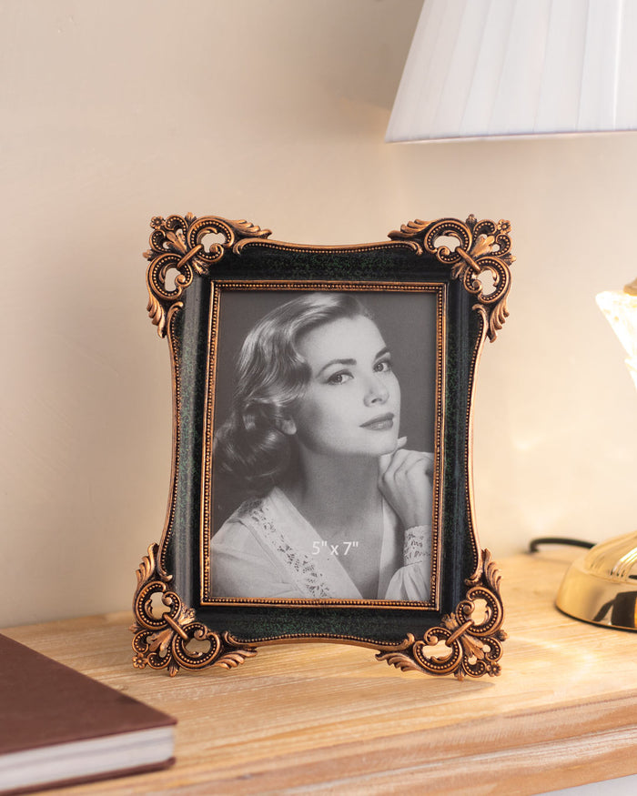 Vayle Victorian Photo Frame - The Decor Kart